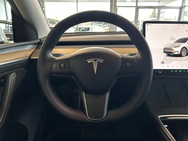 Tesla Model Y AWD Long Range
