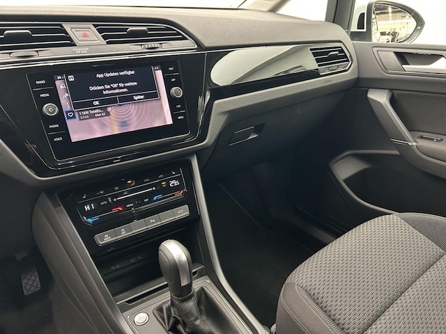 Volkswagen Touran 1.5 TSI DSG IQ.Drive R-Line