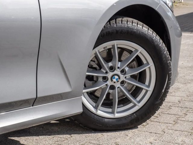 BMW 320 320i M-Sport Sedan