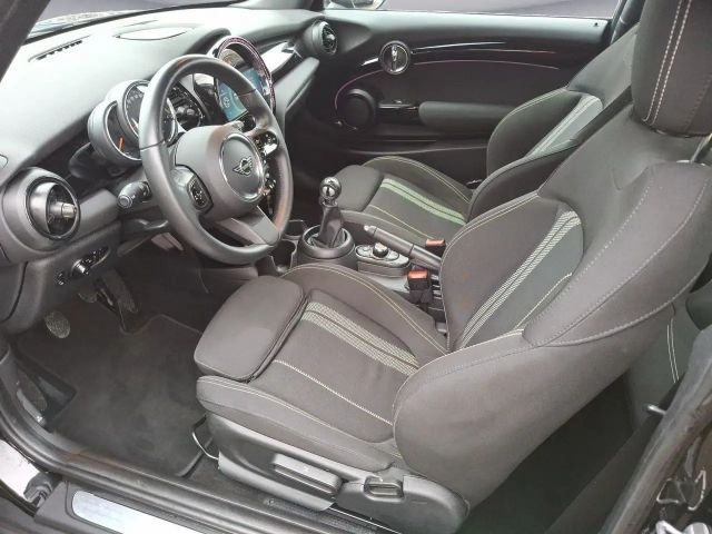 MINI Cooper S Essential Trim CarPlay Sportsitze PDC