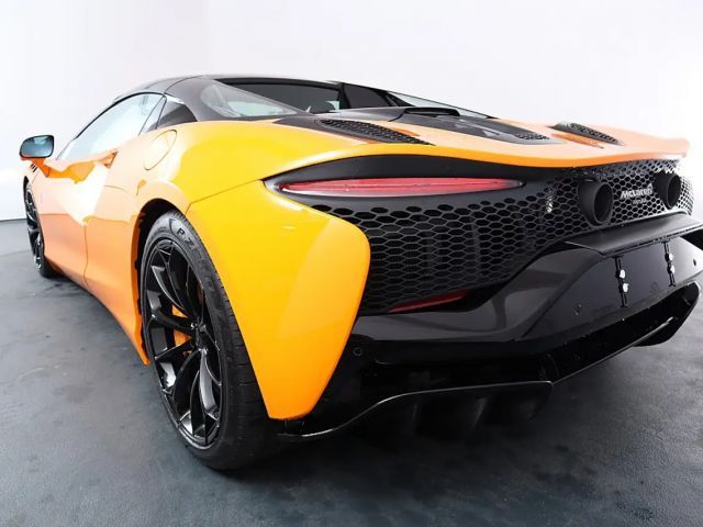 McLaren Artura Spider