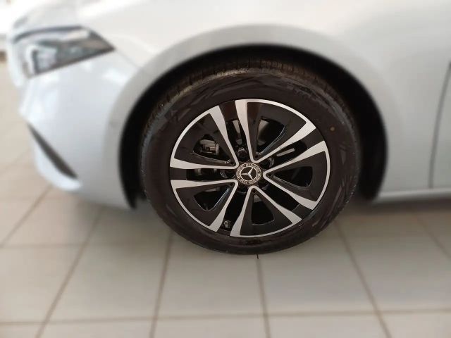 Mercedes-Benz A 200 LENKRADHEIZUNG LED HP 17 ZOLL ALU