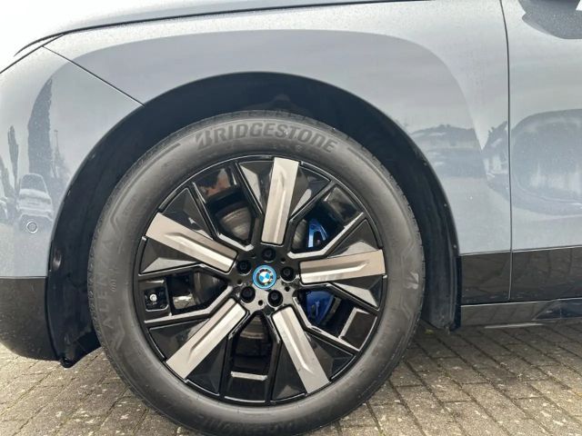 BMW iX xDrive40