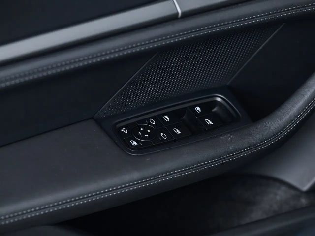 Porsche Taycan 4 Cross Turismo