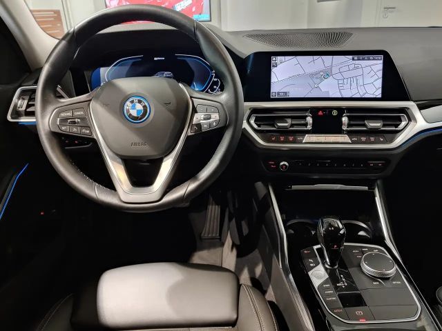 BMW 320 320e Sport Line xDrive