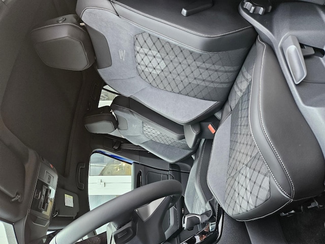 Volkswagen T-Roc T-ROC 2.0    R-L  BT140 TSID7A