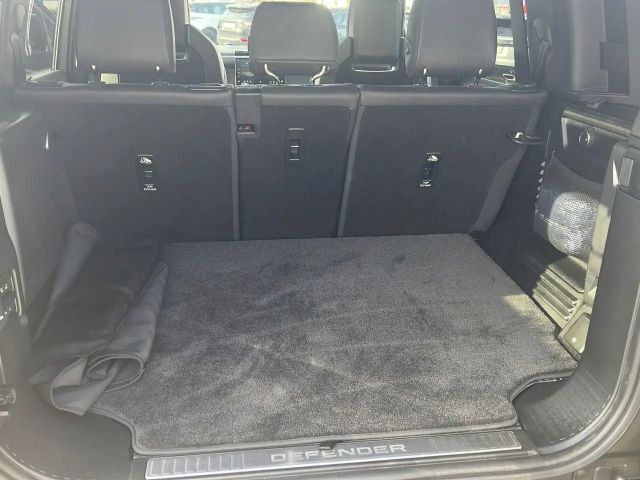 Land Rover Defender 110