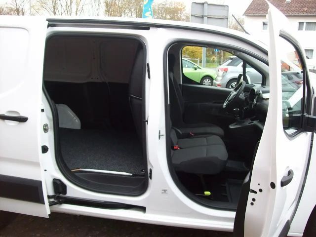 Opel Combo E 1.2 Cargo XL Holzboden Anhängerkupplung