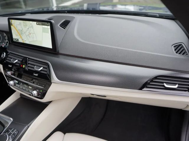 BMW 530 530e M-Sport Sedan