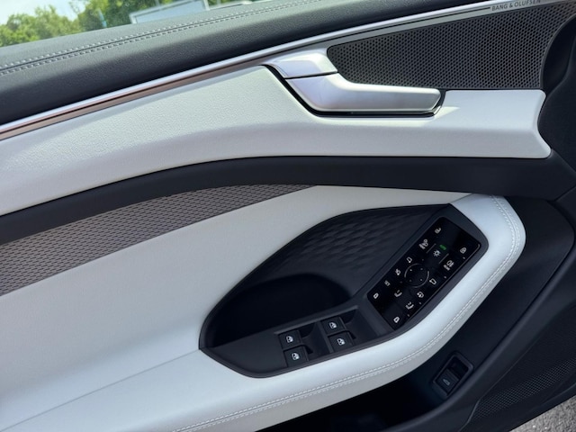 Audi A6 Avant Quattro S-Tronic