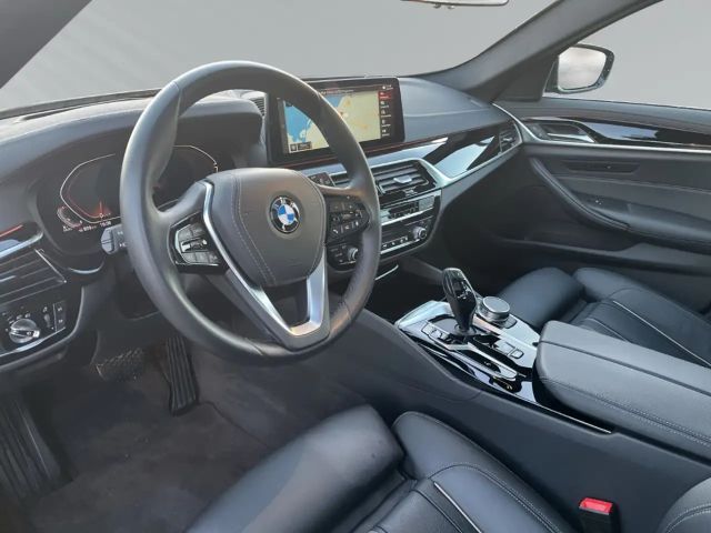 BMW 520 520d Luxury Line Touring xDrive
