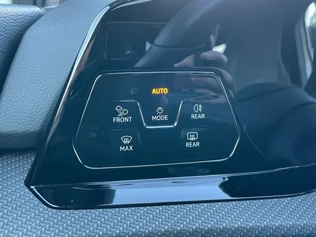 Volkswagen Golf 1.5 TSI Golf VIII R-Line Style