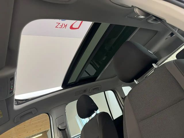 Volkswagen Touran 2,0 TDI *NAVI*ACC*AHK*PANO*PDC vo/hi*Elektr. He...