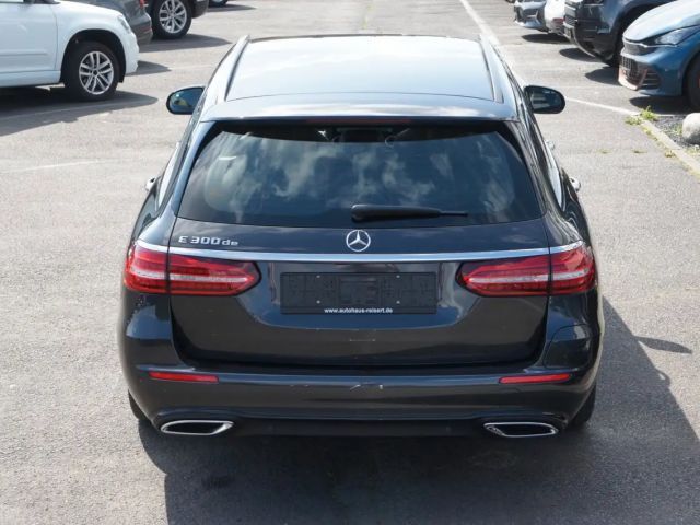 Mercedes-Benz E 300 AVANTGARDE E 300 de