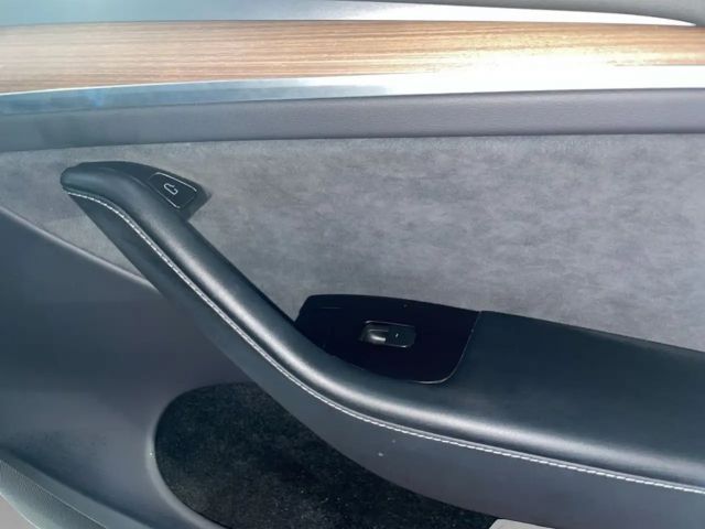 Tesla Model Y AWD Dual Motor Performance