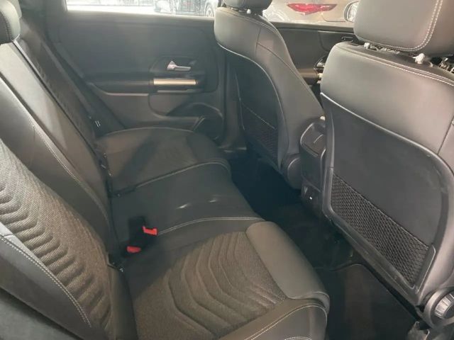 Mercedes-Benz B 200 Progressive Sedan