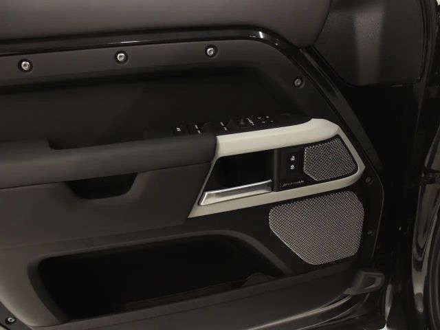 Land Rover Defender D250 Dynamic SE
