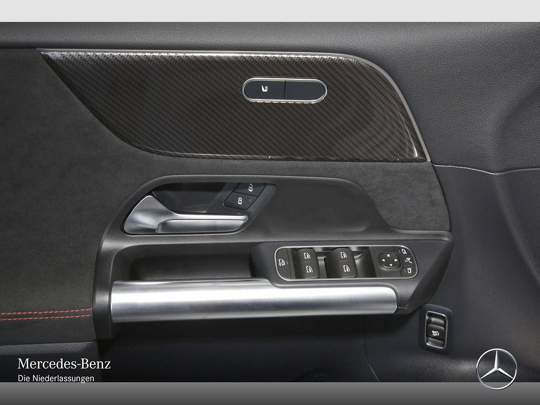 Mercedes-Benz B 200 AMG Line Sedan