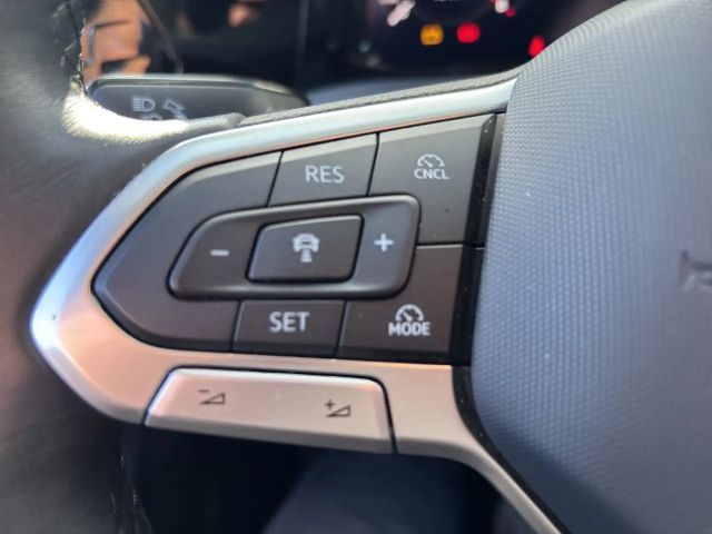 Volkswagen Golf 1.5 TSI Life Variant