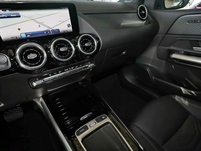 Mercedes-Benz B 180 KAMERA+CARPLAY+SPURHALTE+LED+MBUX+PDC+17"