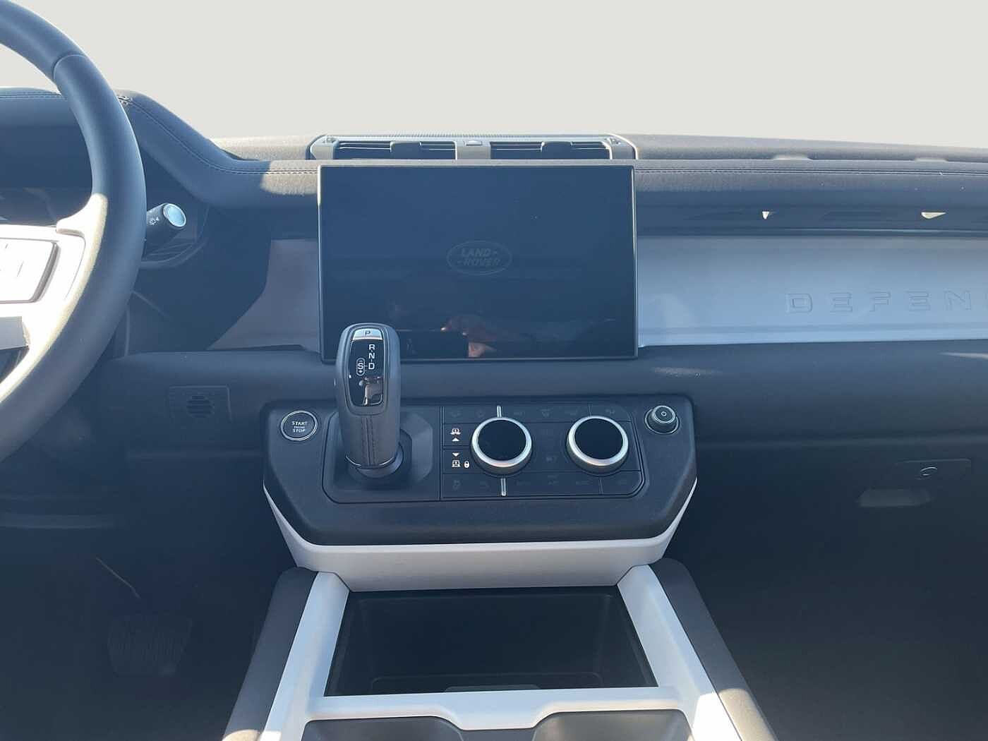 Land Rover Defender 110 Dynamic SE