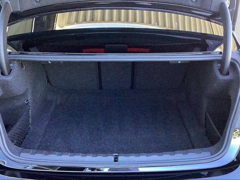 BMW 320 320i Sedan Sport Line