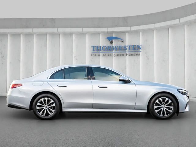 Mercedes-Benz E 200 AVANTGARDE Sedan