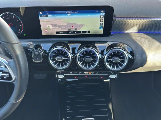 Mercedes-Benz A 180 **Multibeam*360°Kamera*Panorama*Navi*PTS**