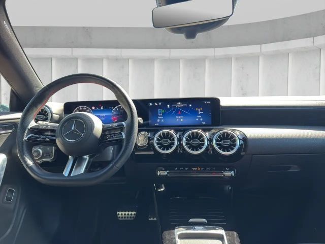 Mercedes-Benz CLA 200 AMG Line