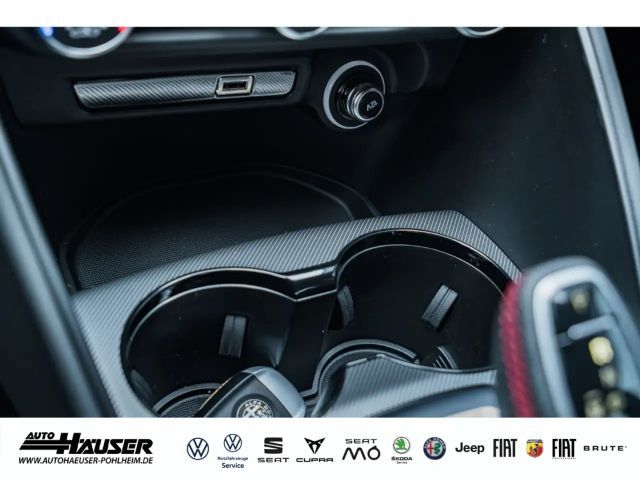 Alfa Romeo Giulia AT8 Q4 Turbo