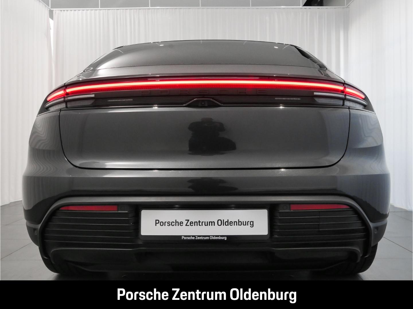 Porsche Macan Electric MATRIX,Luftfederung,Panoramadach