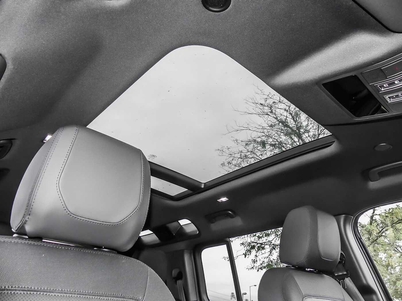 Land Rover Defender 110 Dynamic SE