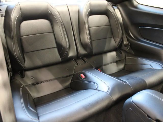 Ford Mustang Fastback GT 5.0 V8