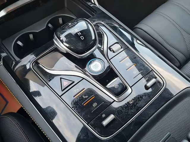 BYD Tang New Tang Flagship 108,8 kWh New Tang Flagship 1...