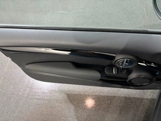 MINI Cooper 3D Essential Trim Automatik *LED*NAVI*PDC*