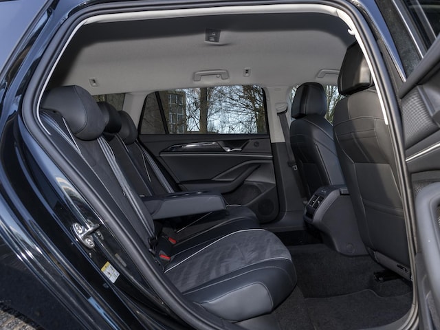 Volkswagen Passat 1.5 eTSI Business DSG Variant