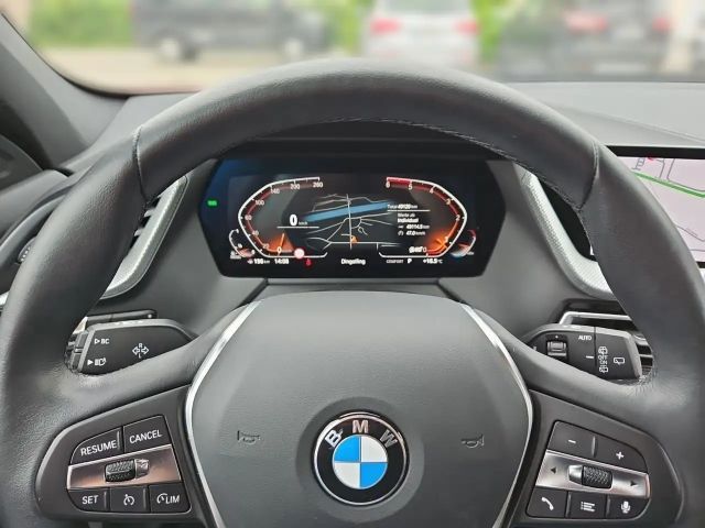 BMW 120 120d Luxury Line Sedan xDrive