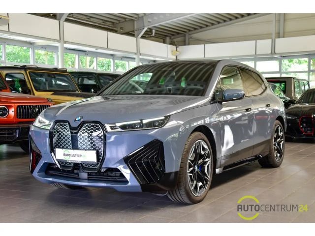 BMW iX 40 SkyLounge Massage HK HUD Soft Laser 360