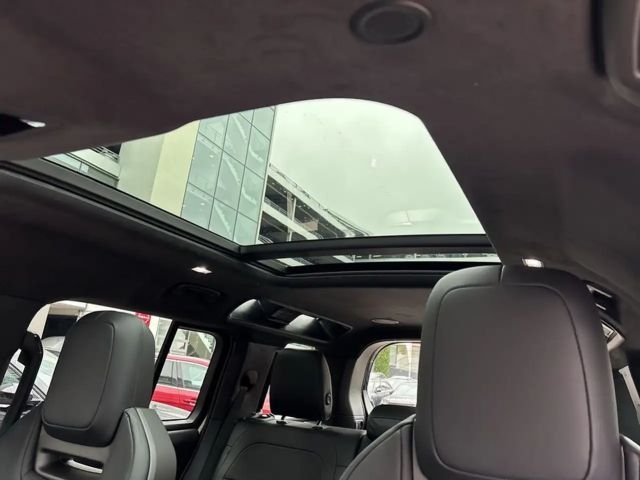 Land Rover Defender 110