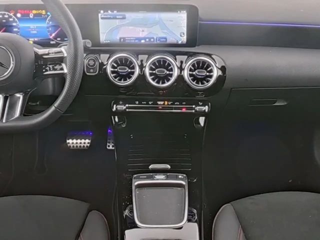 Mercedes-Benz A 180 AMG Line Premium