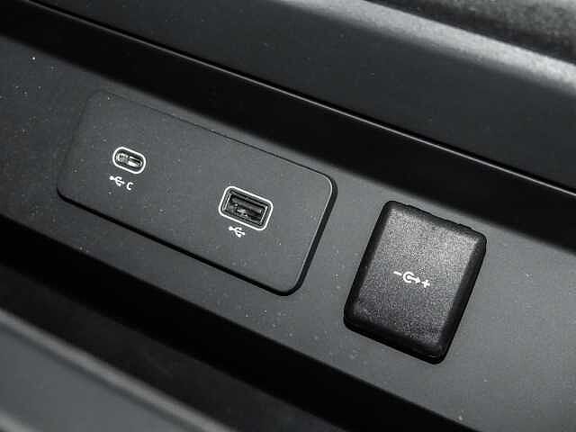 Land Rover Defender 90 Dynamic SE