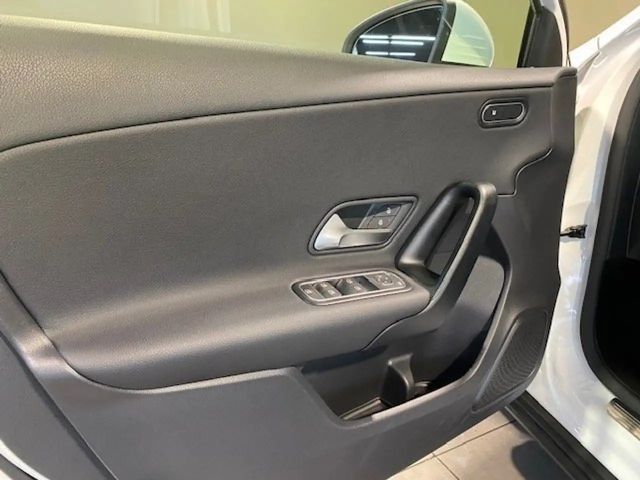 Mercedes-Benz A 200 7G-DCT/DAB/MBUX/Navi Plus/SHZ/Parktr/Tempo