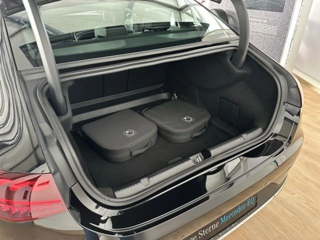 Mercedes-Benz EQE 300 Electric Art Sedan