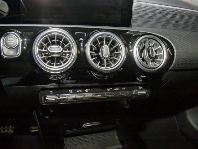 Mercedes-Benz CLA 180 AMG Line Shooting Brake