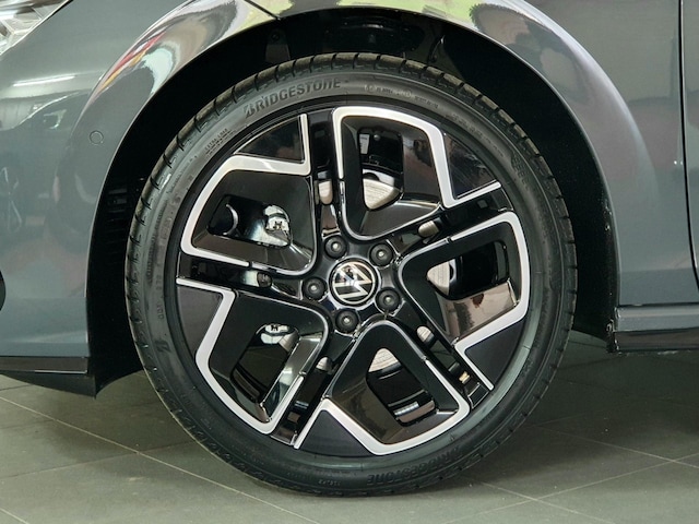 Volkswagen Golf 1.5 eTSI DSG R-Line