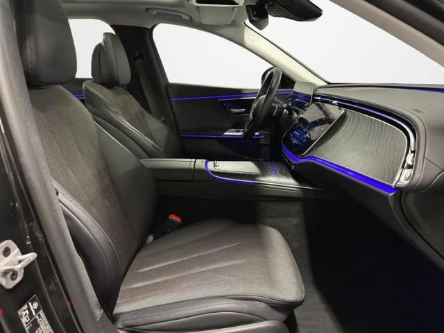 Mercedes-Benz E 200 AVANTGARDE Sedan