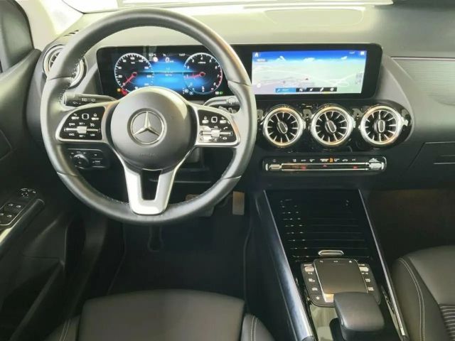 Mercedes-Benz B 180 Sedan