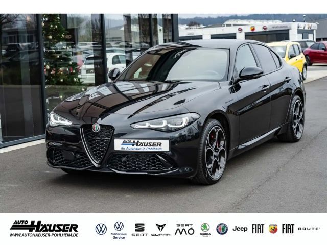 Alfa Romeo Giulia AT8 Q4 Turbo