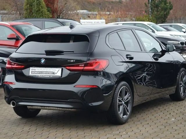 BMW 118 118i Sedan Sport Line