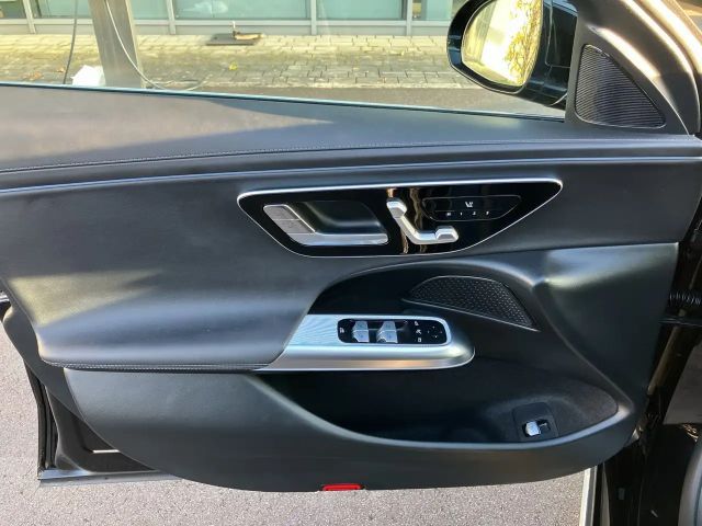 Mercedes-Benz E 220 AMG Line E 220 d Sedan